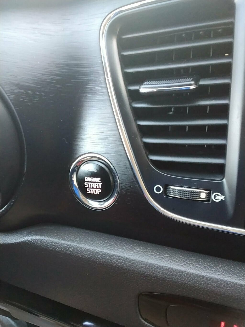 Used 2018 Kia Sedona LX w/ LX Essentials Premium Package image 25