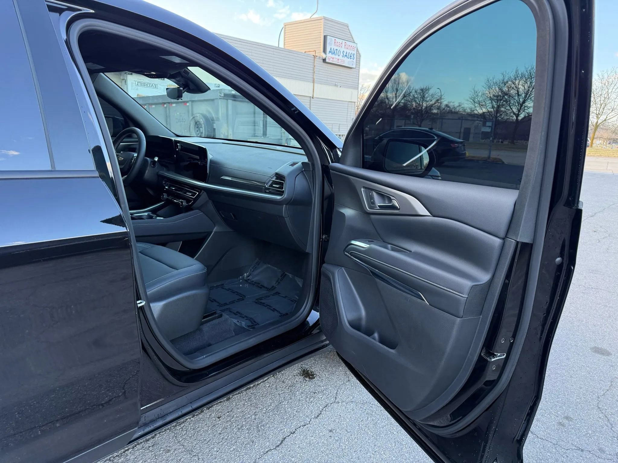 Used 2026 Chevrolet Traverse LT w/ Sun and Wheel Package image 24