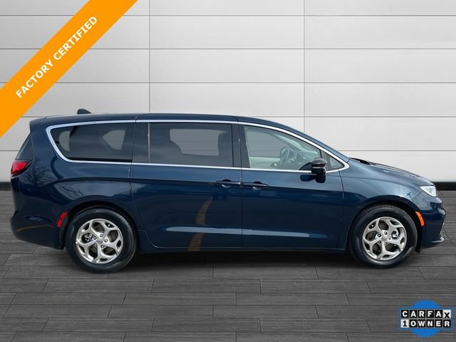 Used 2024 Chrysler Pacifica Limited image 3