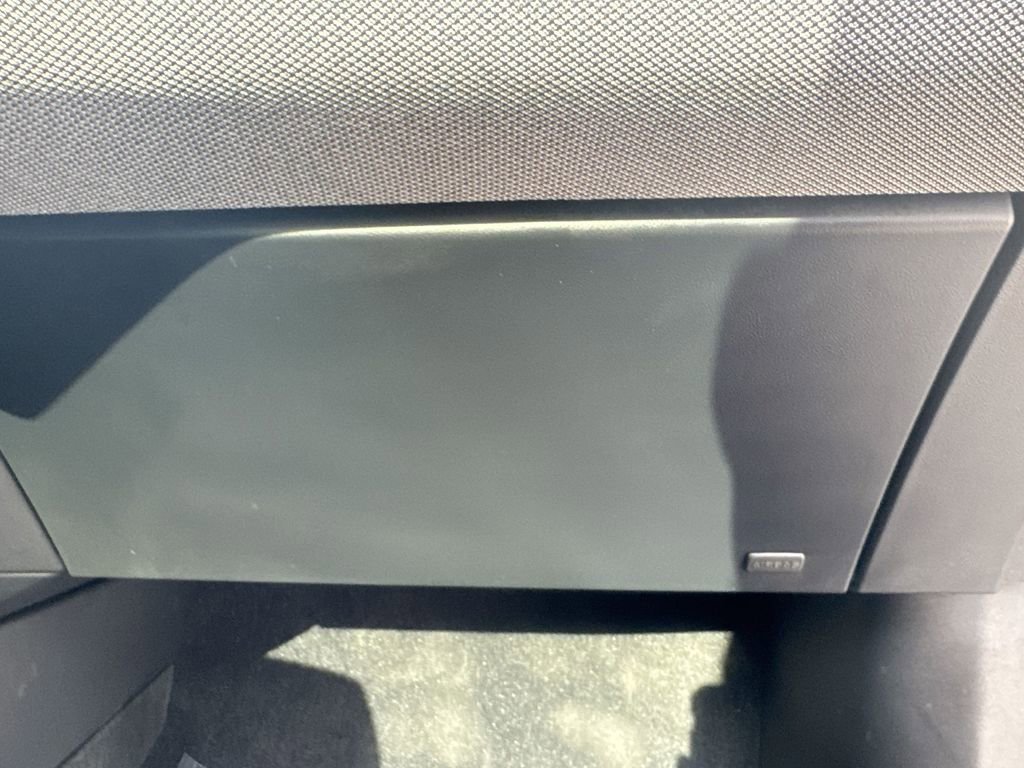 Used 2025 Cadillac Optiq Sport 2 image 35