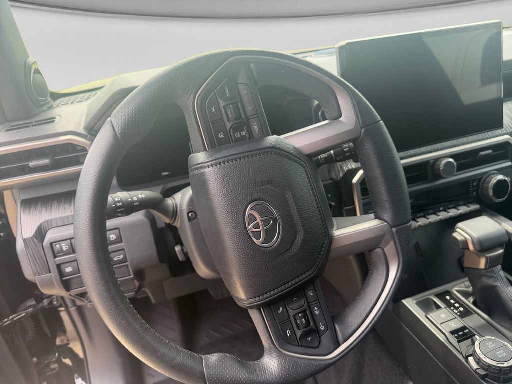 Used 2025 Toyota 4Runner Platinum AWD/4WD image 15
