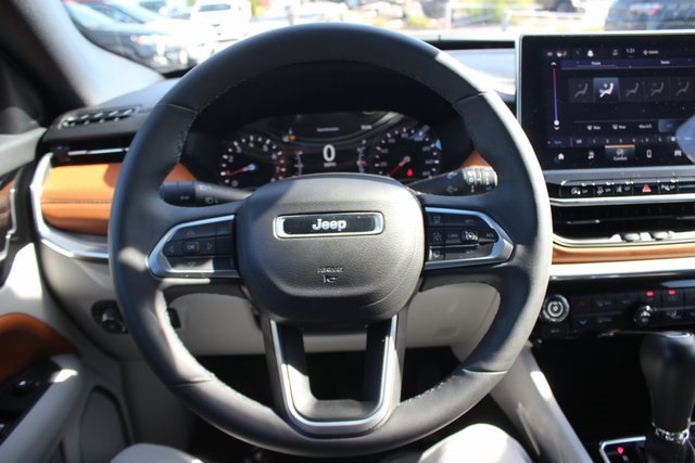 Used 2024 Jeep Compass Limited image 13