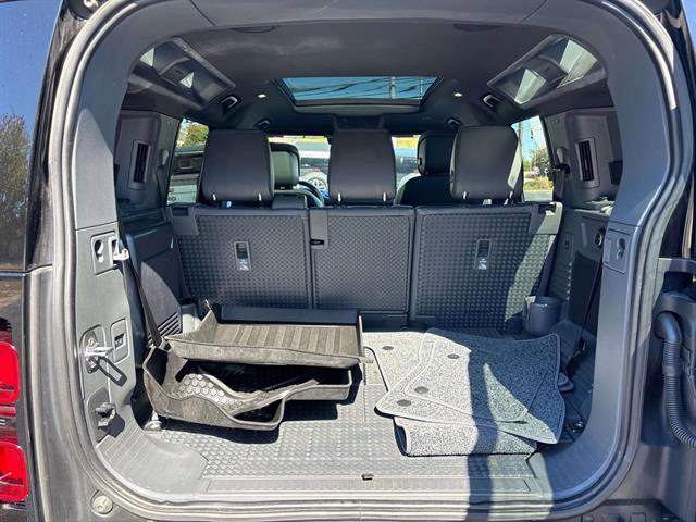 Used 2023 Land Rover Defender 110 X-Dynamic SE image 14