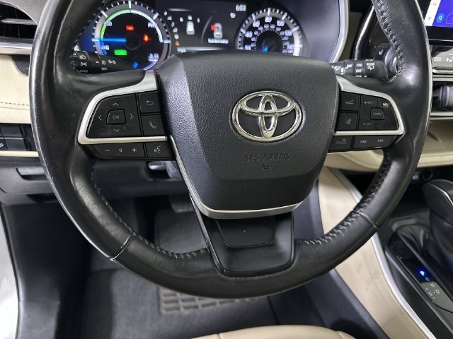 Used 2023 Toyota Highlander XLE AWD/4WD image 11