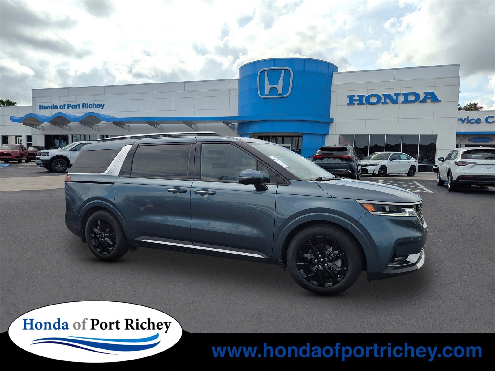 Used 2023 Kia Carnival SX