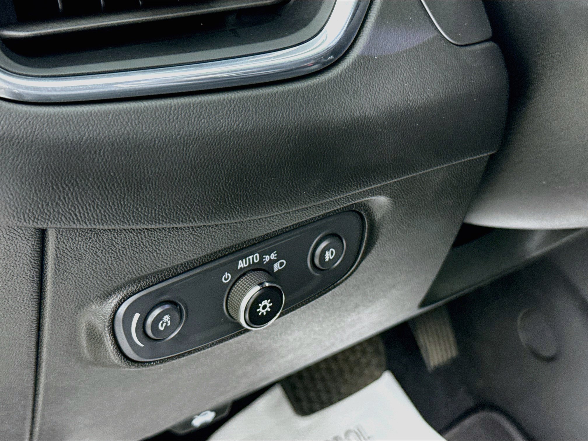 Used 2021 Chevrolet Equinox Premier FWD image 10