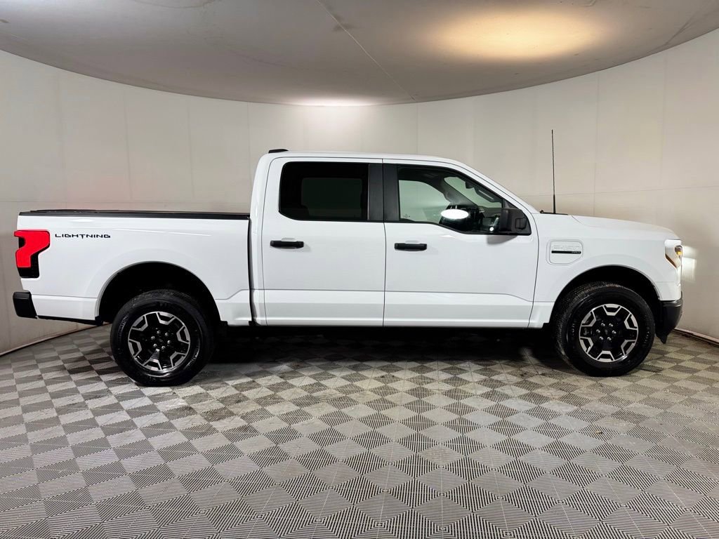 Used 2022 Ford F150 Lightning Pro image 6