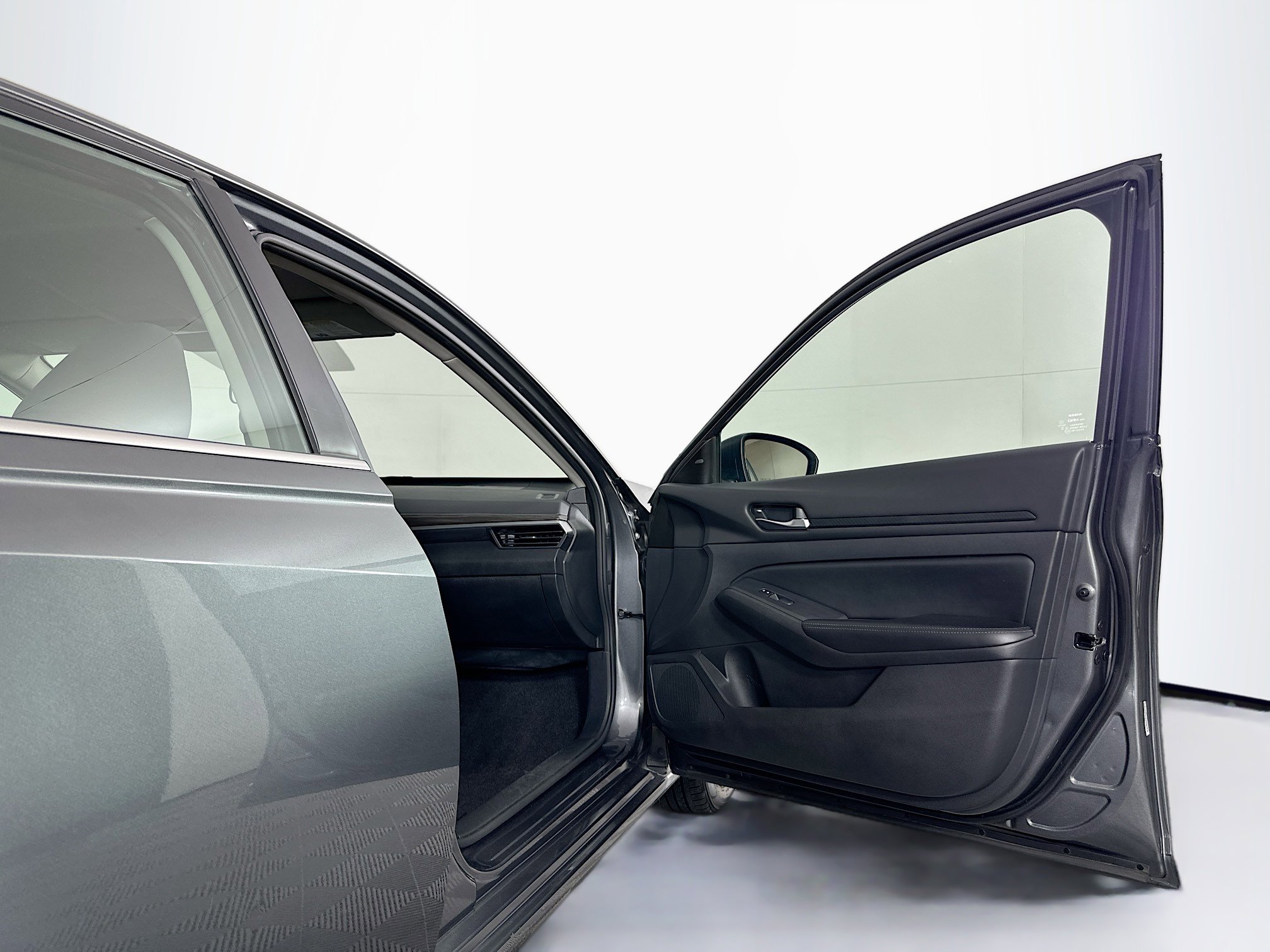 Used 2024 Nissan Altima 2.5 SV image 30