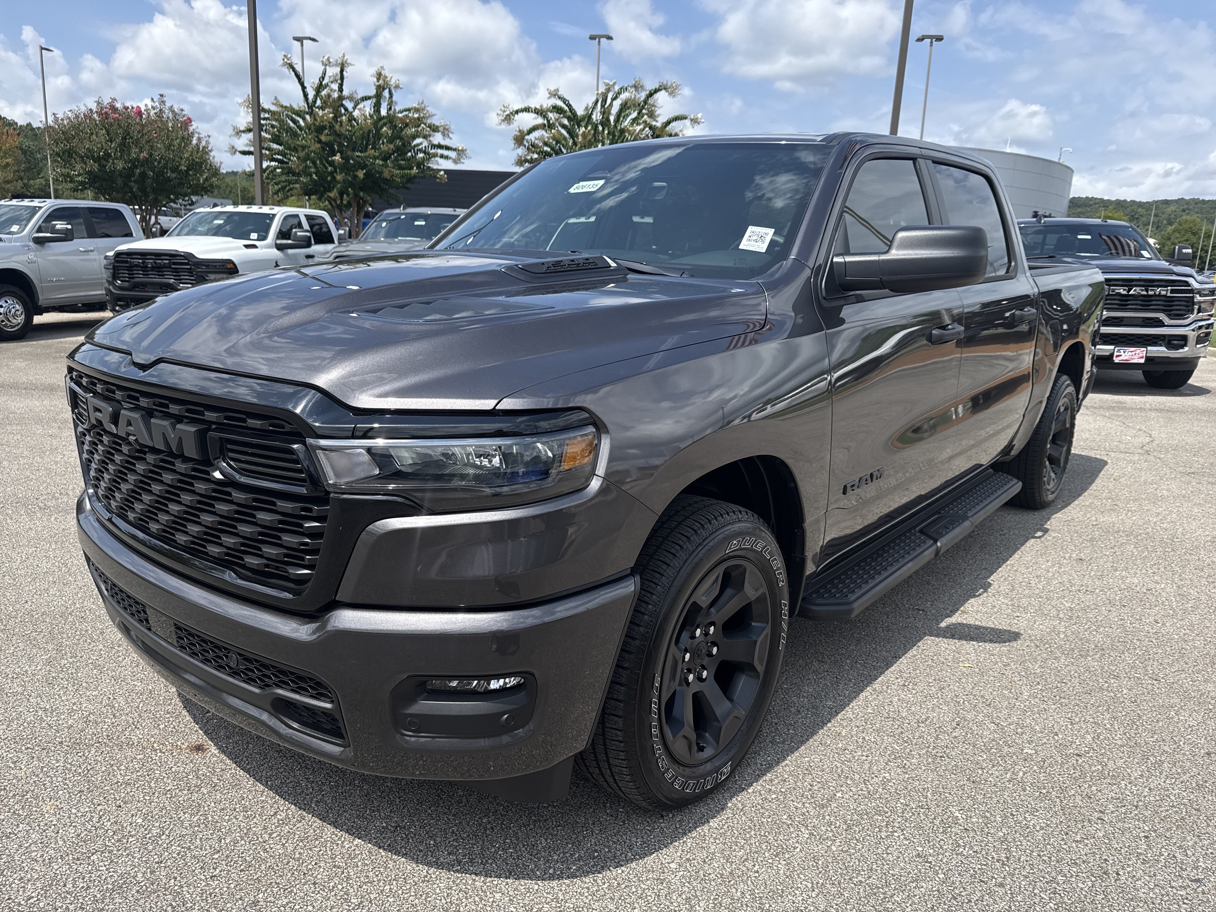New 2026 RAM 1500 Express AWD/4WD image 4