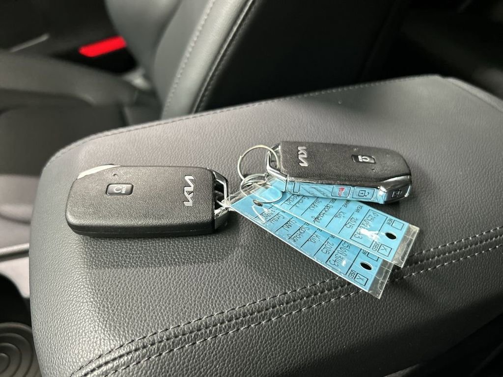 Certified 2025 Kia Sportage EX image 12