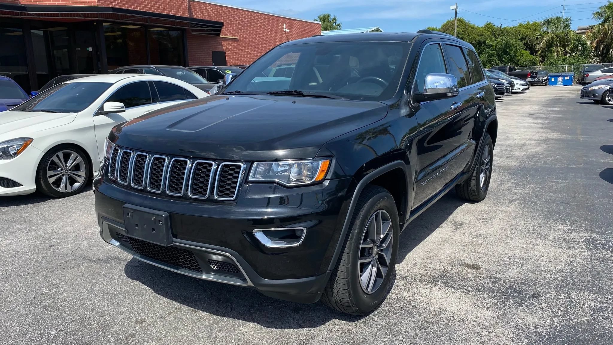 Used 2018 Jeep Grand Cherokee Limited AWD/4WD image 4
