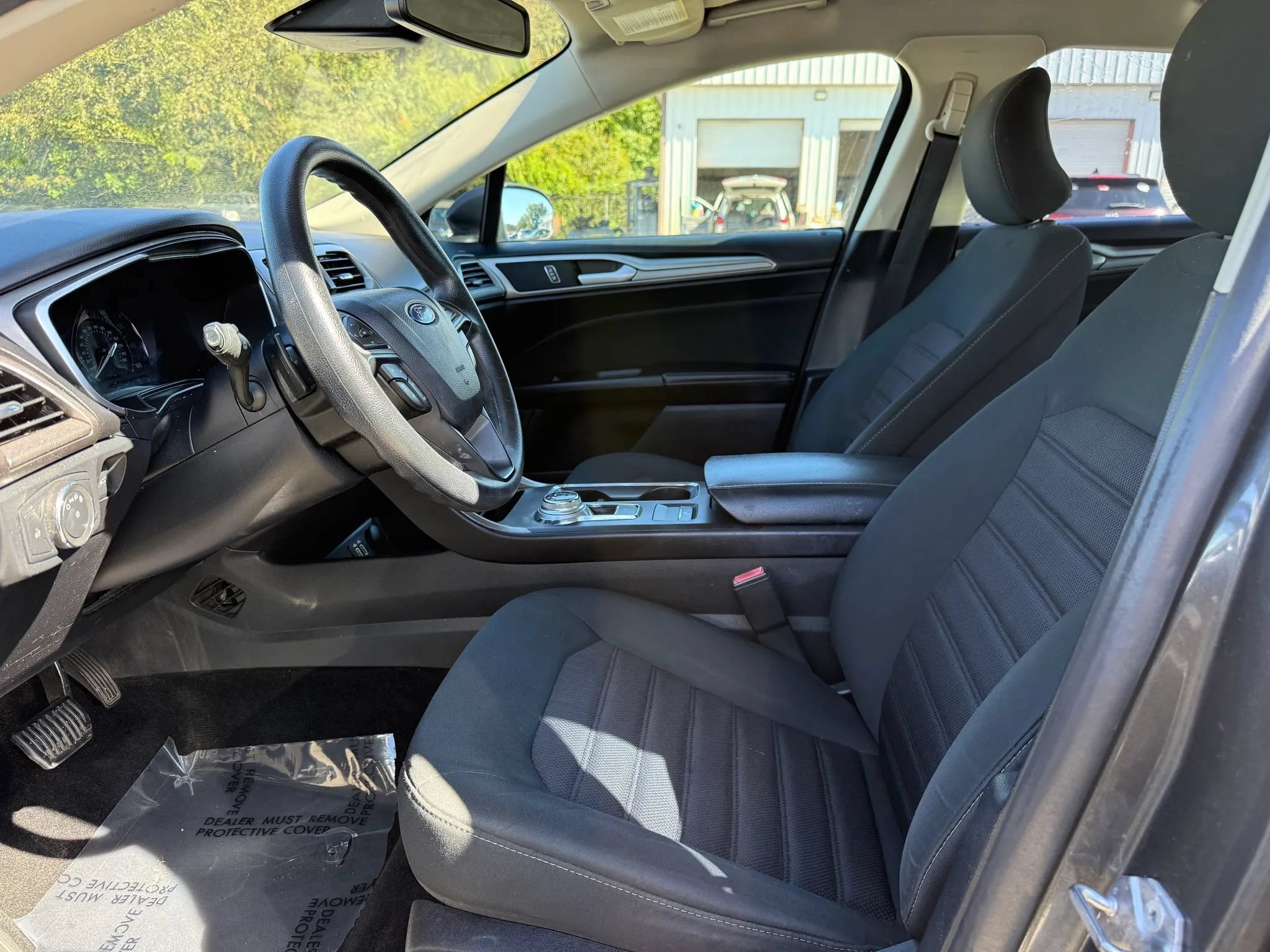 Used 2019 Ford Fusion SE FWD image 2