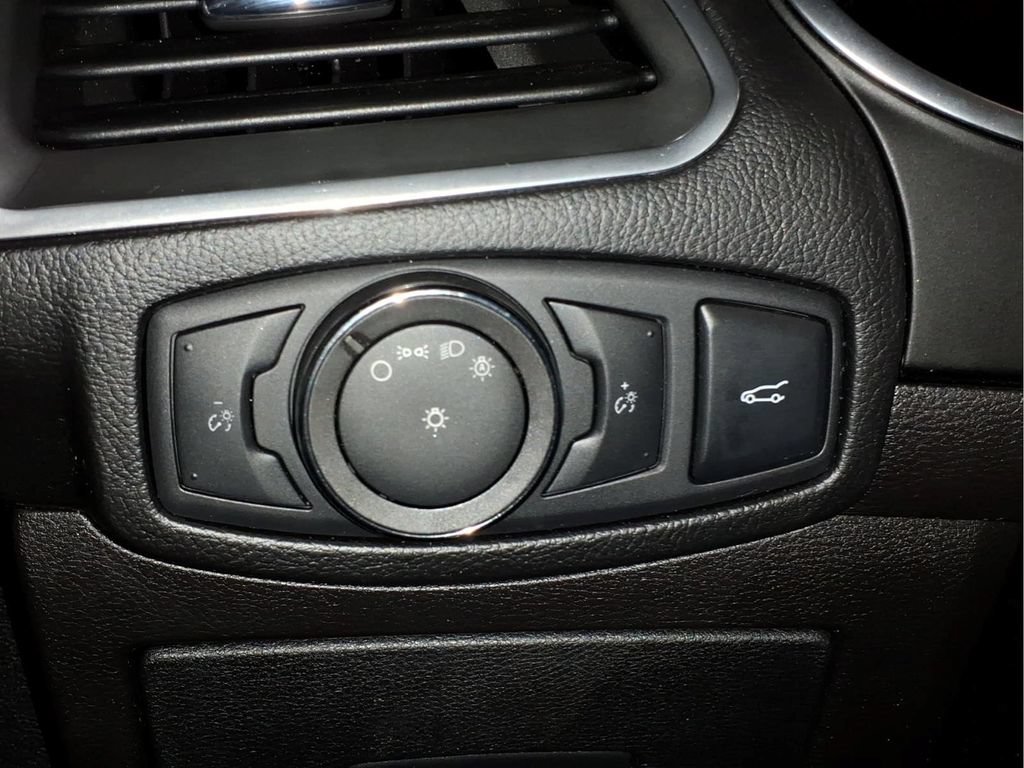 Used 2015 Ford Edge Titanium w/ Equipment Group 301A AWD/4WD image 21