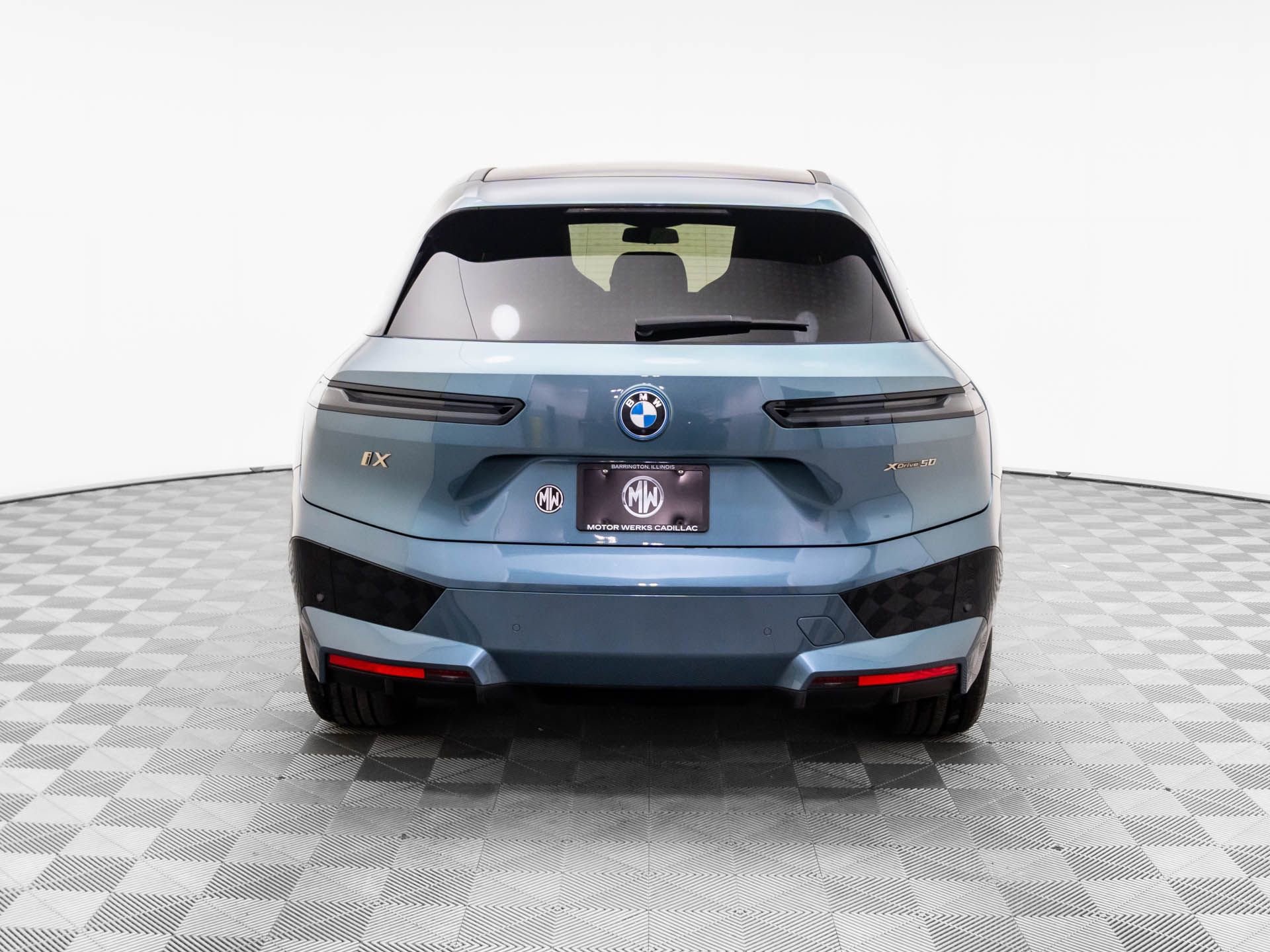 Used 2024 BMW iX xDrive50 w/ Premium Package image 9