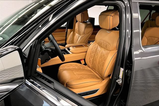 Used 2025 Jeep Grand Wagoneer L Series III w/ Rear-Seat Entertainment Group AWD/4WD image 23