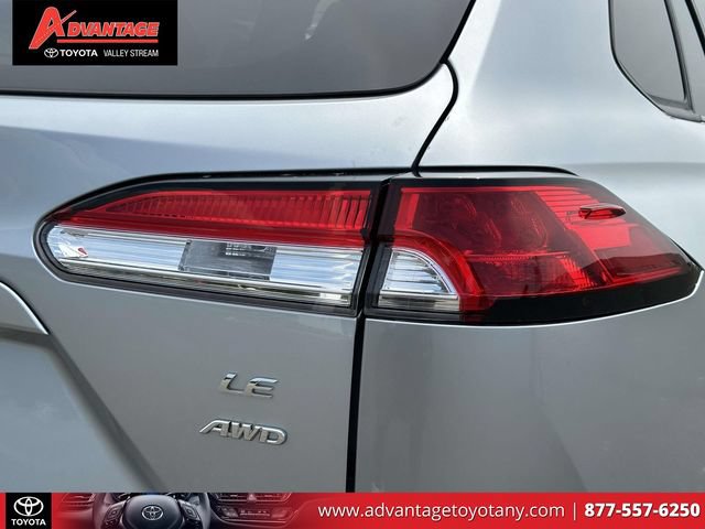 Used 2023 Toyota Corolla Cross LE AWD/4WD image 14