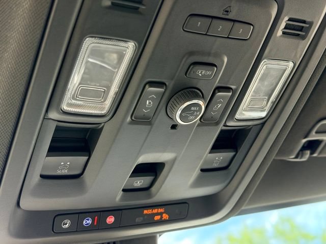 Used 2023 Chevrolet Suburban Z71 w/ Luxury Package AWD/4WD image 19