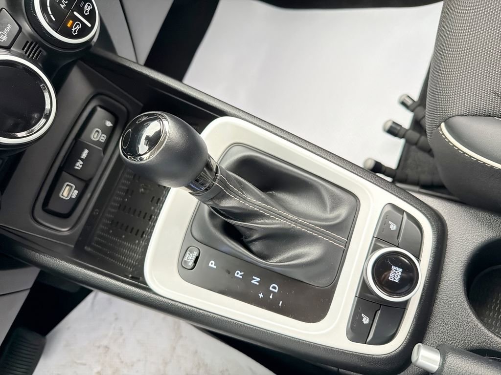 Certified 2024 Hyundai Venue Limited image 28