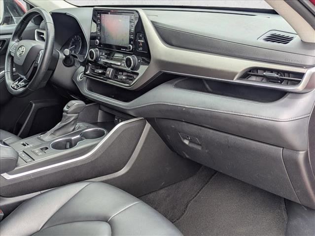 Used 2020 Toyota Highlander XLE FWD image 24