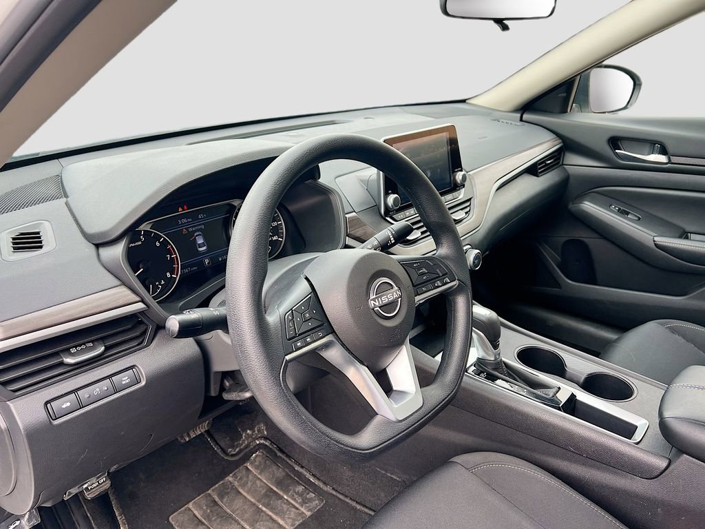 Used 2025 Nissan Altima 2.5 SV FWD image 9