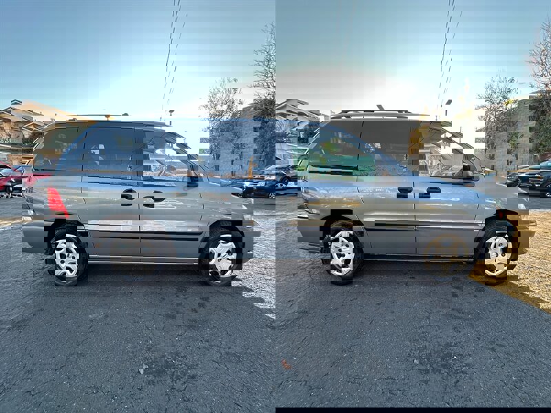 Used 2005 Ford Freestar SE image 4