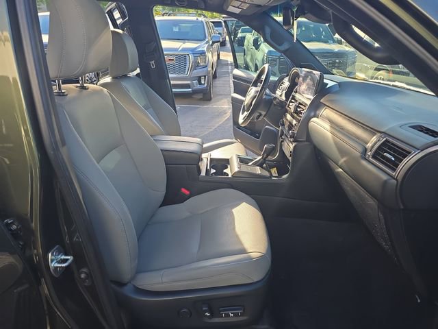Used 2023 Lexus GX 460 w/ Black Line Special Edition AWD/4WD image 10