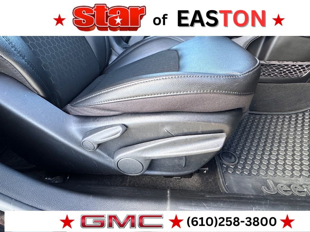 Used 2021 Jeep Compass Latitude w/ Sun and Sound Group image 12