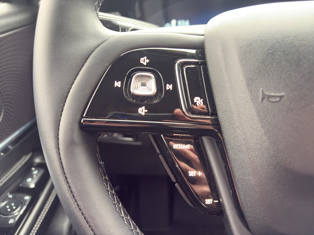Used 2025 Lincoln Corsair Premiere image 24