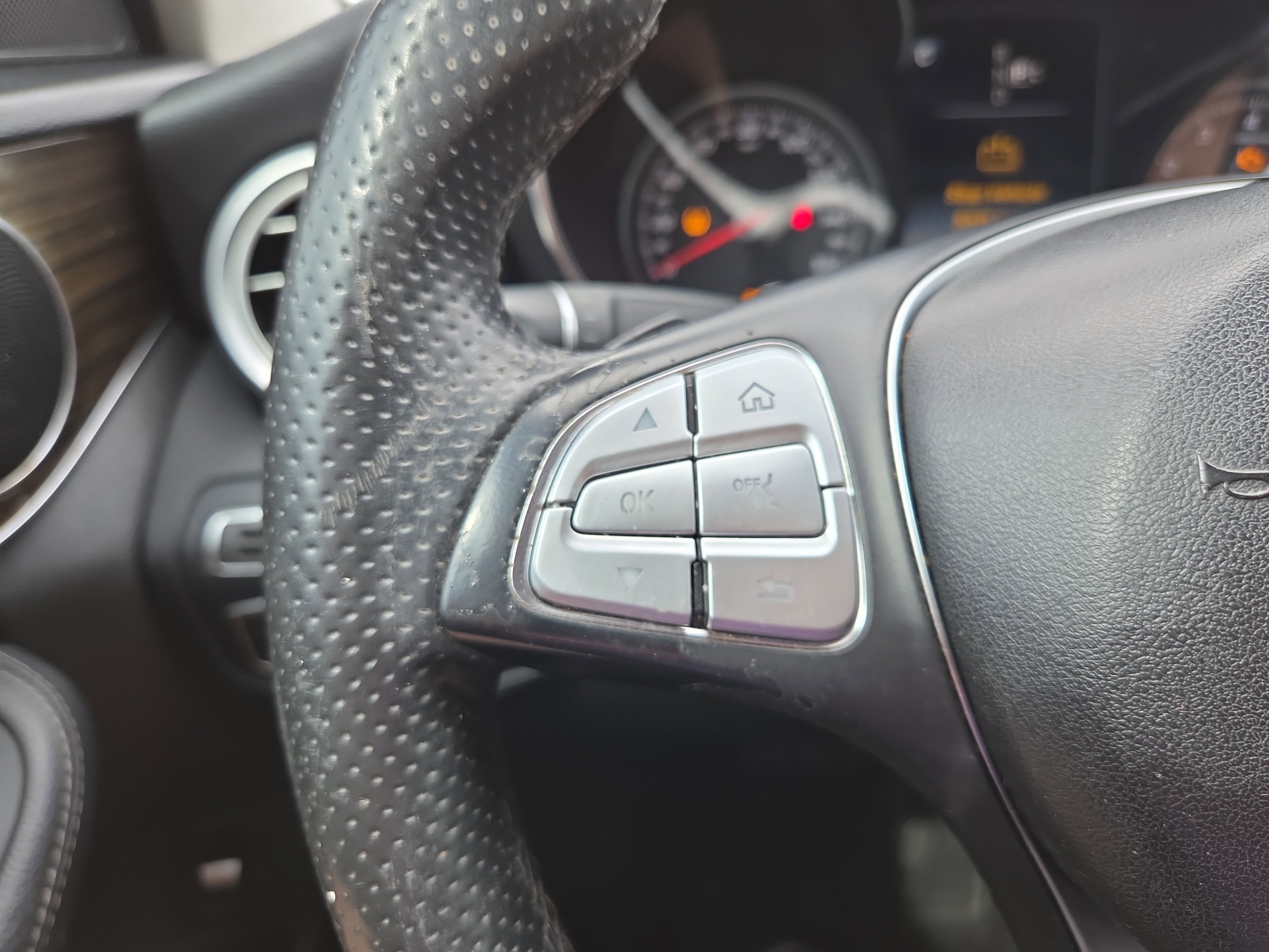 Used 2015 Mercedes-Benz C 300 Sedan image 16