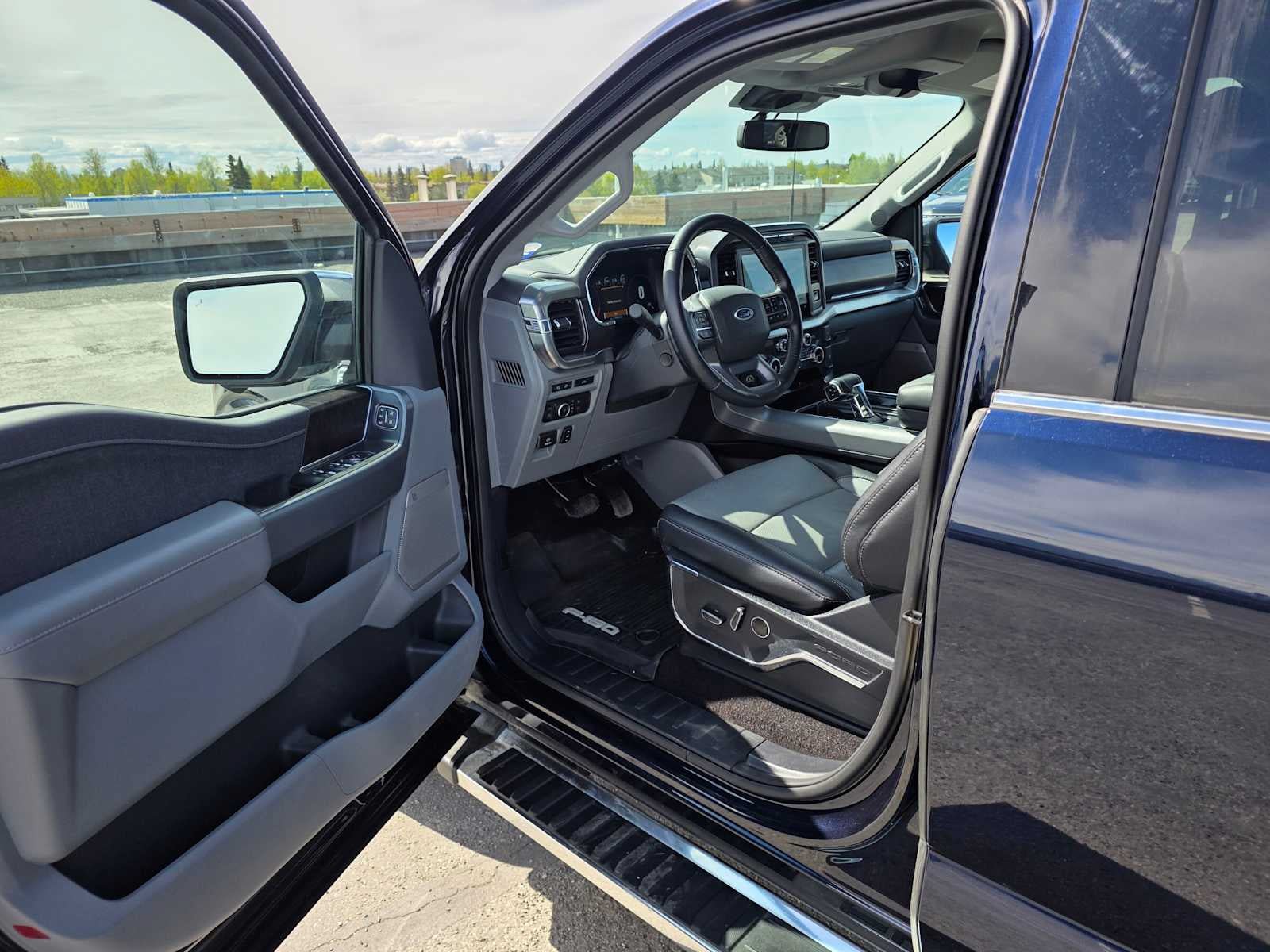 Used 2022 Ford F150 Lariat w/ Equipment Group 502A High AWD/4WD image 19