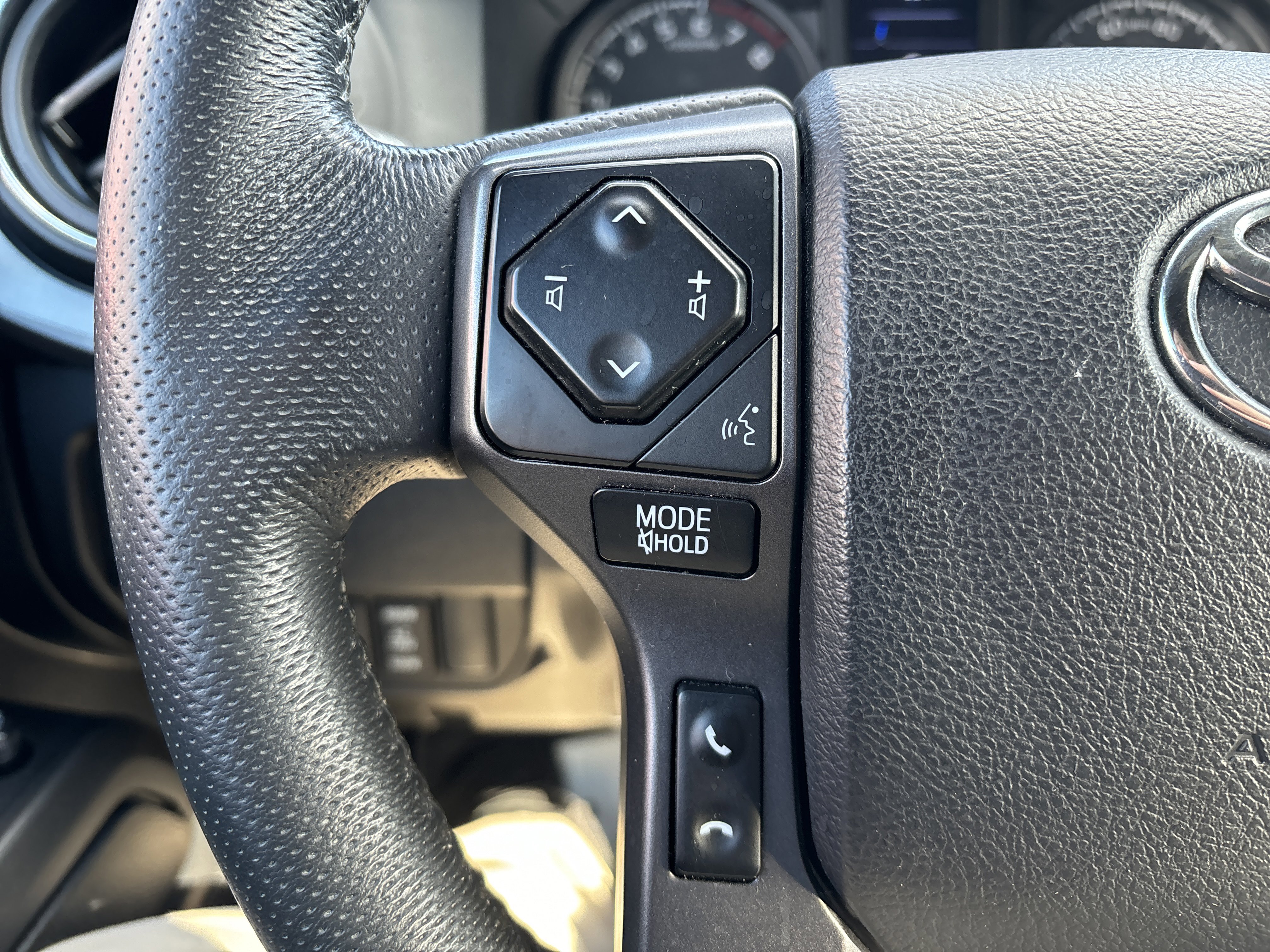 Used 2022 Toyota Tacoma TRD Sport image 18