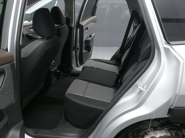 Used 2023 Nissan Rogue SV image 15