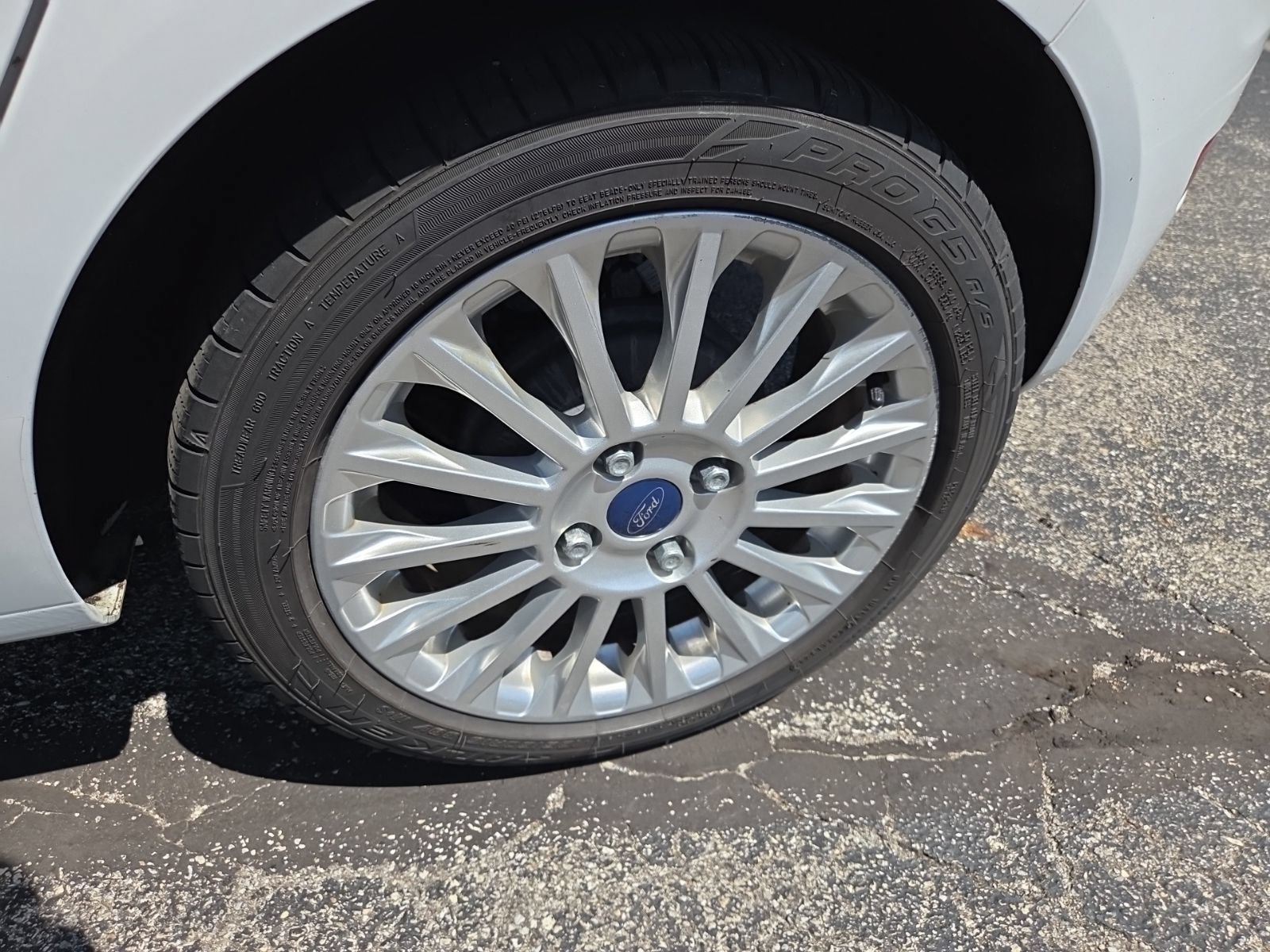 Used 2014 Ford Fiesta Titanium FWD image 15