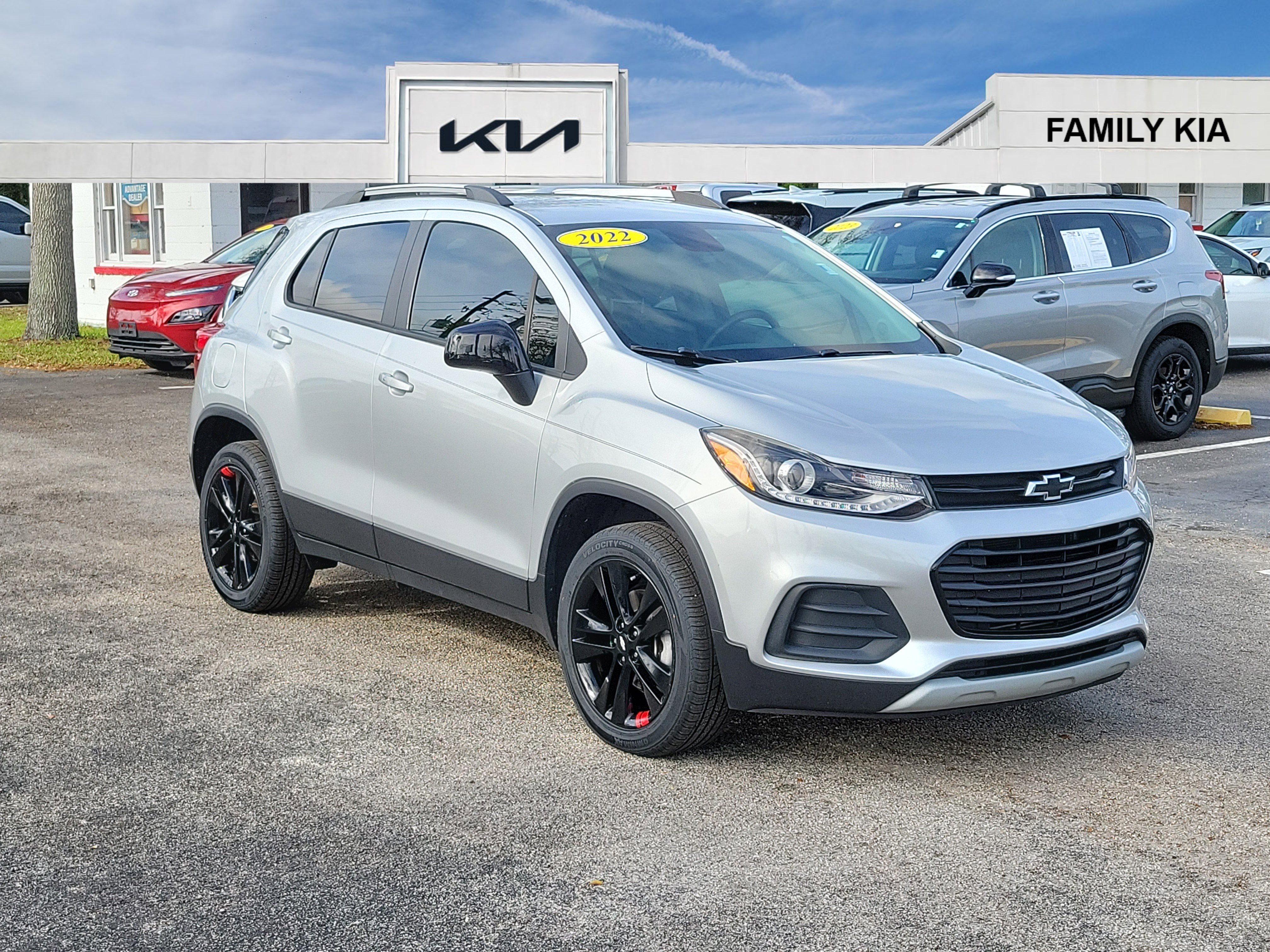 Used 2022 Chevrolet Trax LT w/ Redline Edition image 1