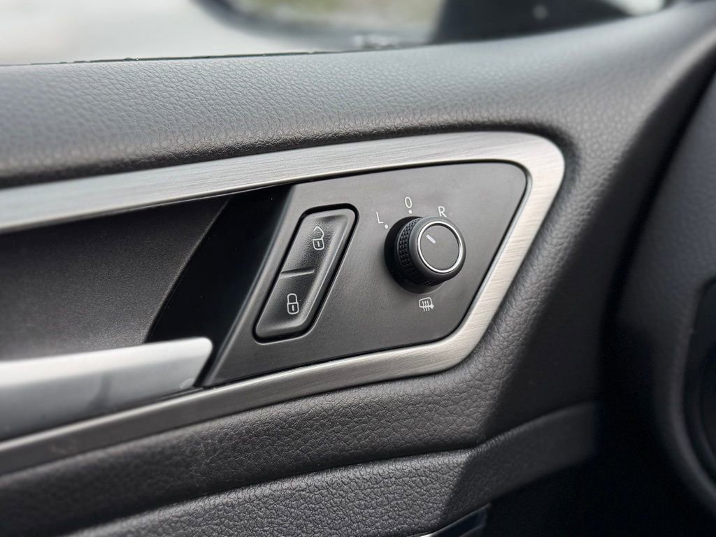 Used 2017 Volkswagen Golf Wolfsburg Edition image 16