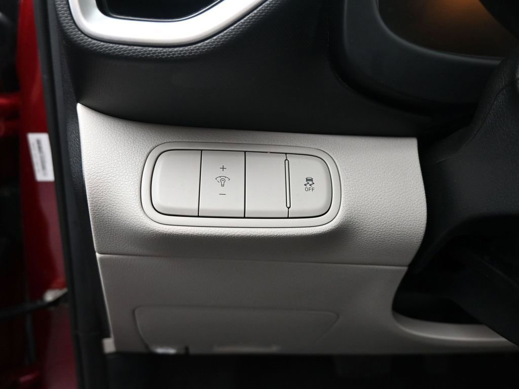 Used 2025 Hyundai Venue SEL image 24