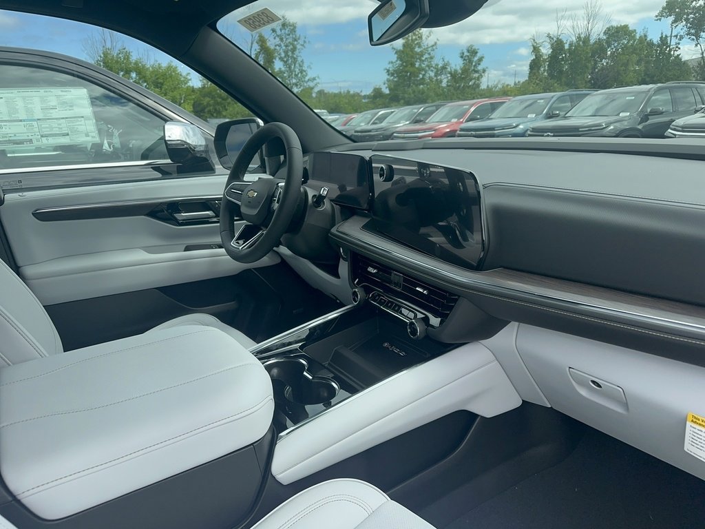 New 2025 Chevrolet Suburban Premier image 6