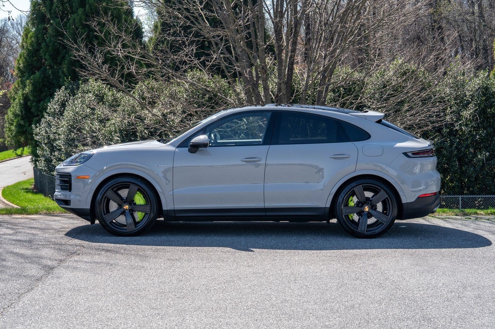 Certified 2025 Porsche Cayenne S w/ Premium Package Plus AWD/4WD image 3