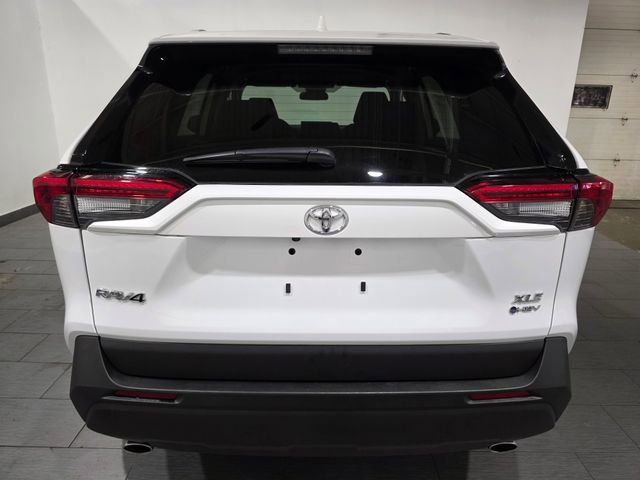 Used 2025 Toyota RAV4 XLE AWD/4WD image 4