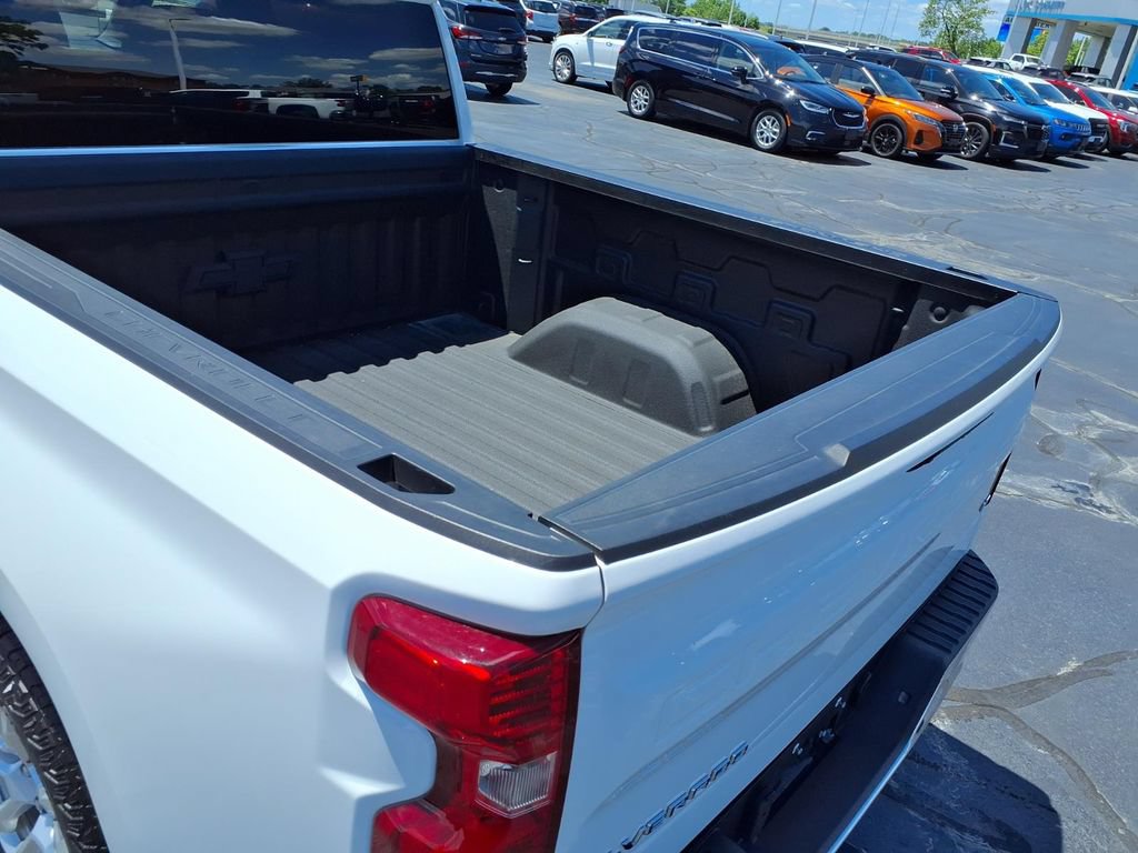 Used 2022 Chevrolet Silverado 1500 LT AWD/4WD image 27