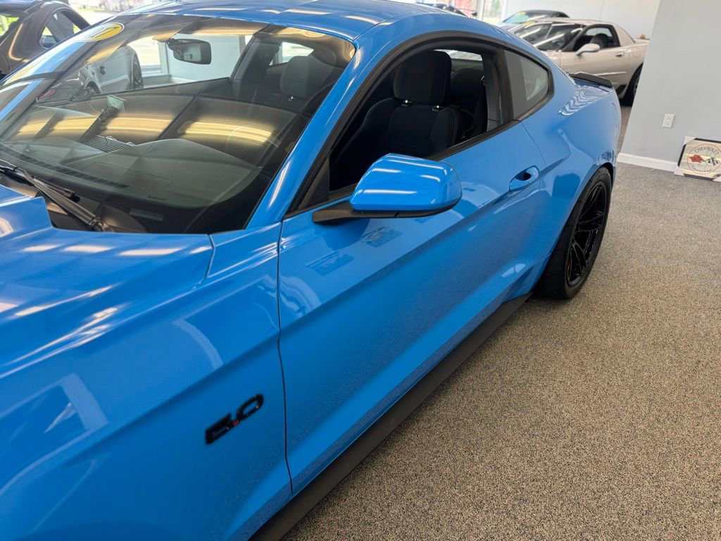Used 2017 Ford Mustang GT w/ Black Accent Package image 10
