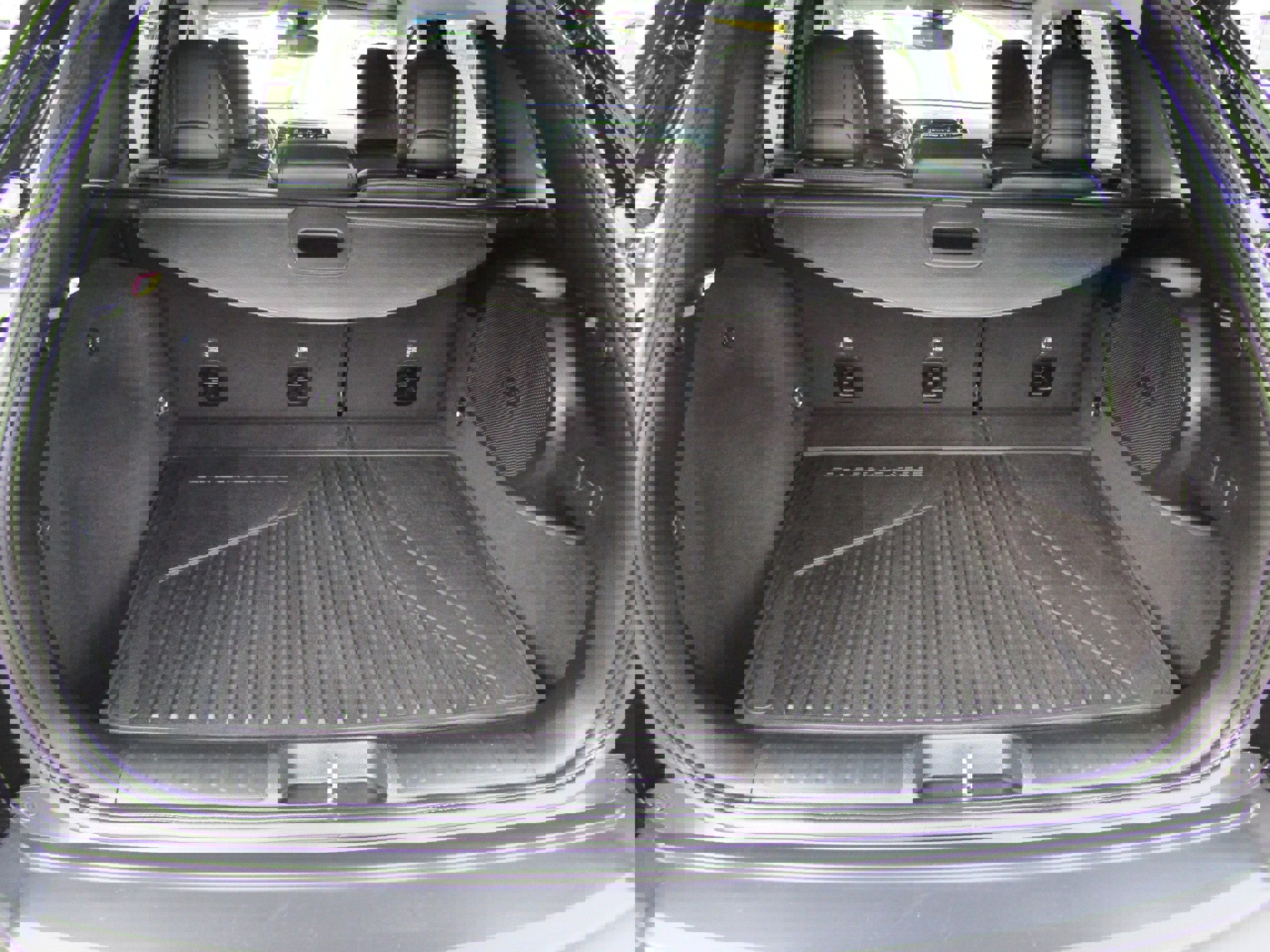 Used 2019 Jeep Cherokee Limited w/ Luxury Group image 16