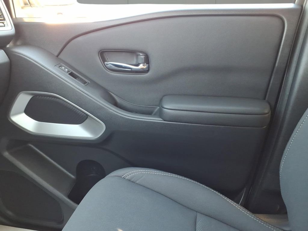 Used 2024 Nissan Frontier SV w/ Technology Package image 23