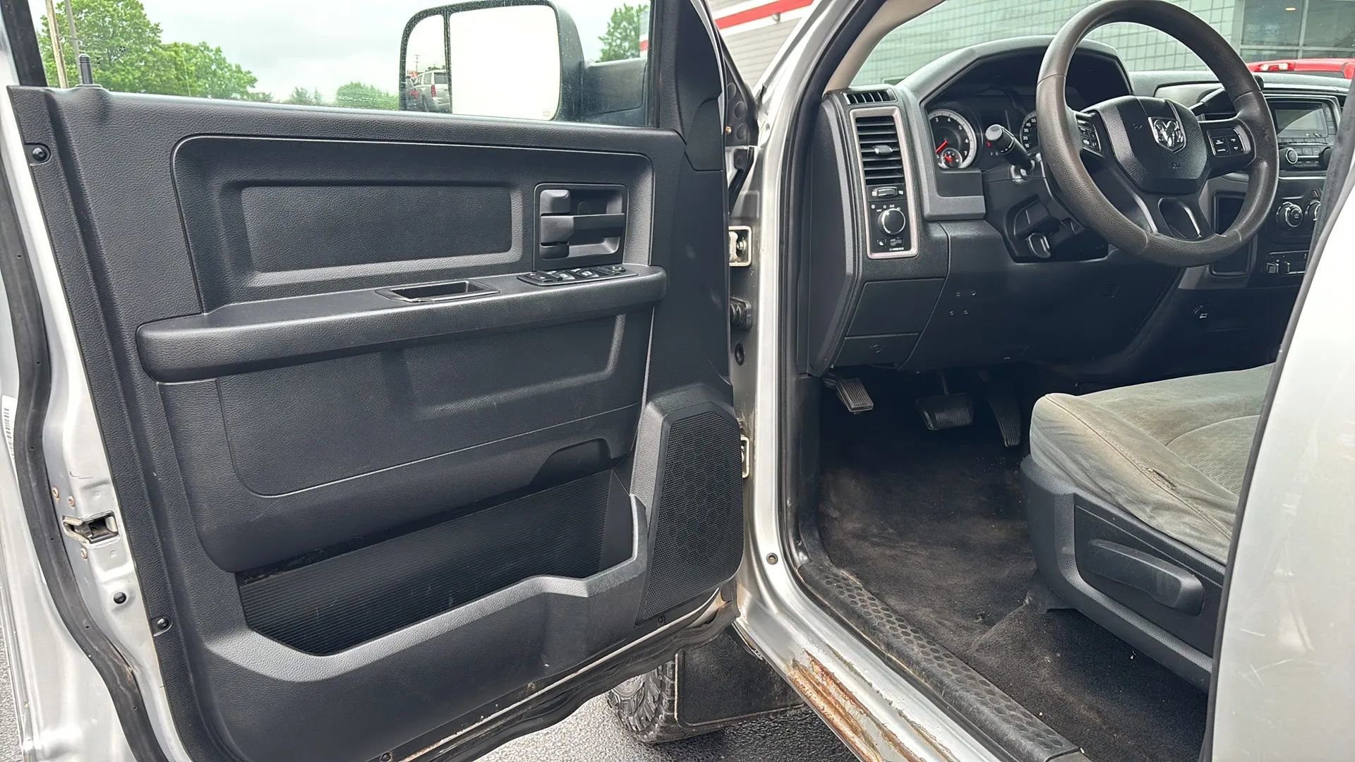 Used 2014 RAM 3500 Tradesman w/ Chrome Appearance Group image 8