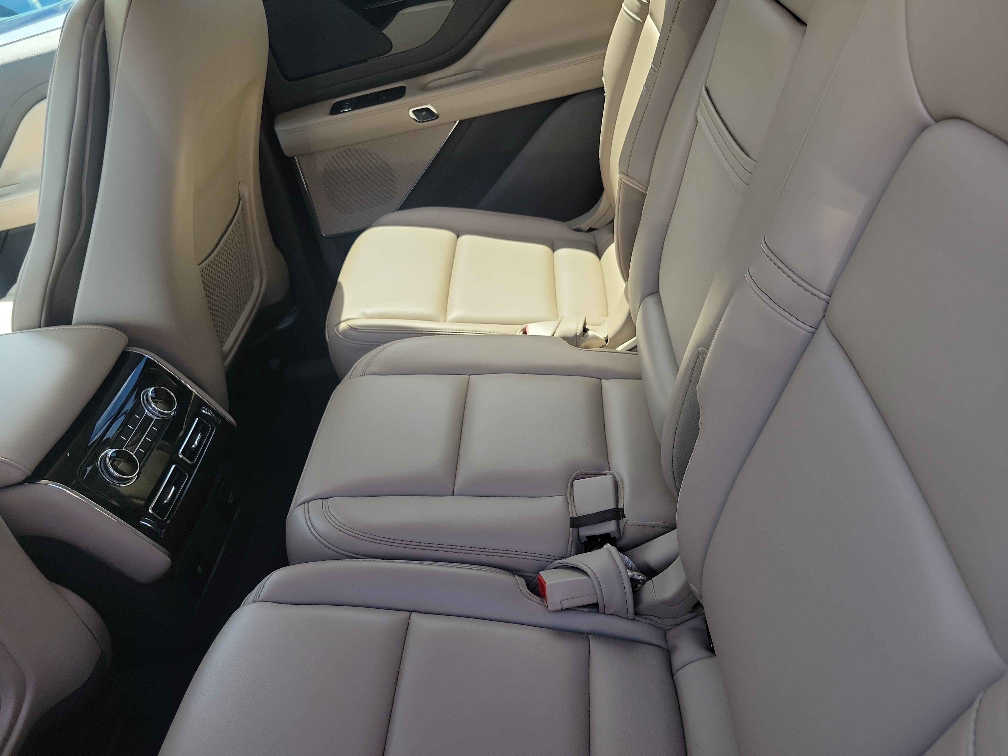 Certified 2024 Lincoln Aviator 2WD image 10