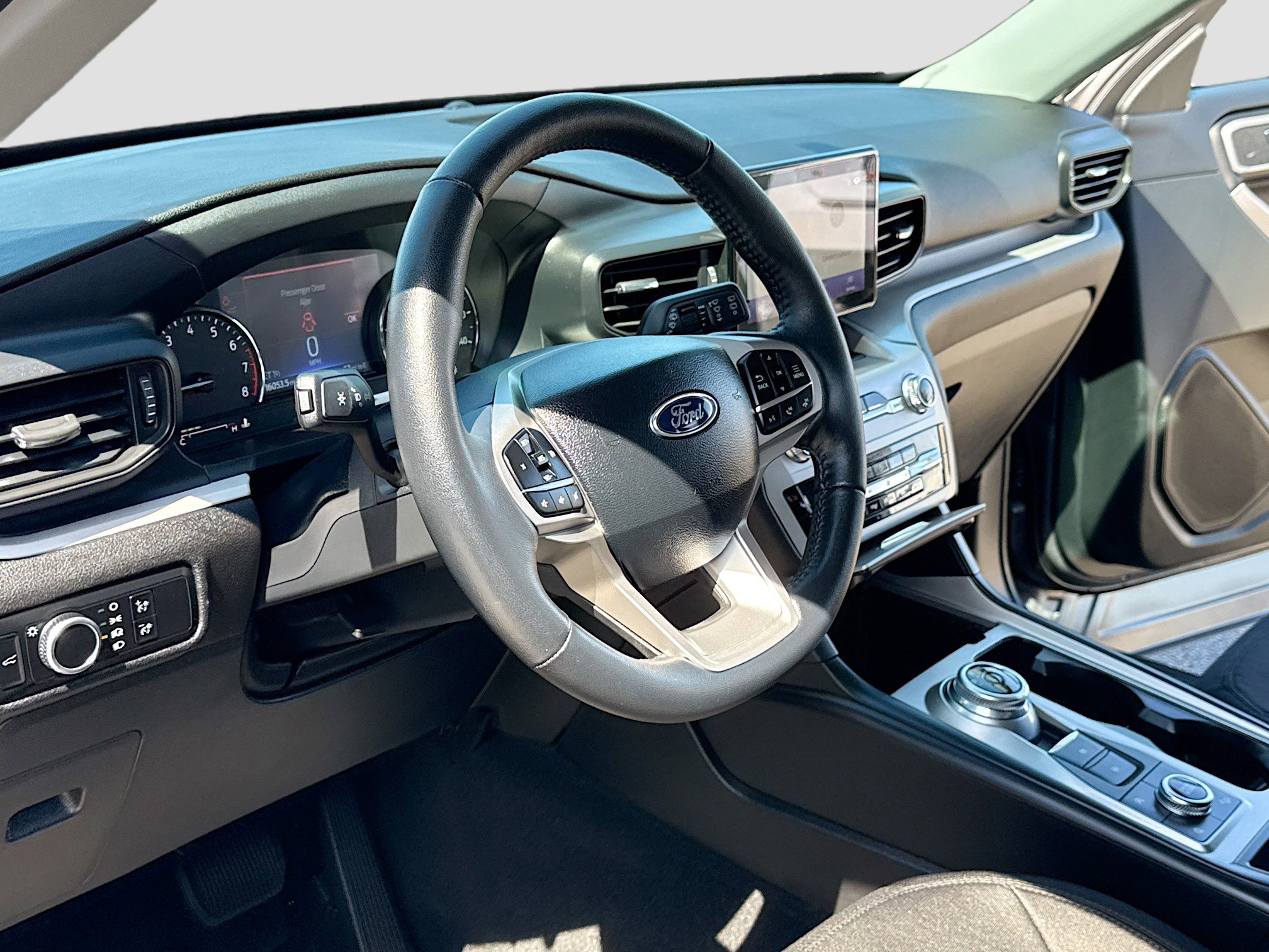 Certified 2024 Ford Explorer XLT w/ Class IV Trailer Tow Package image 4