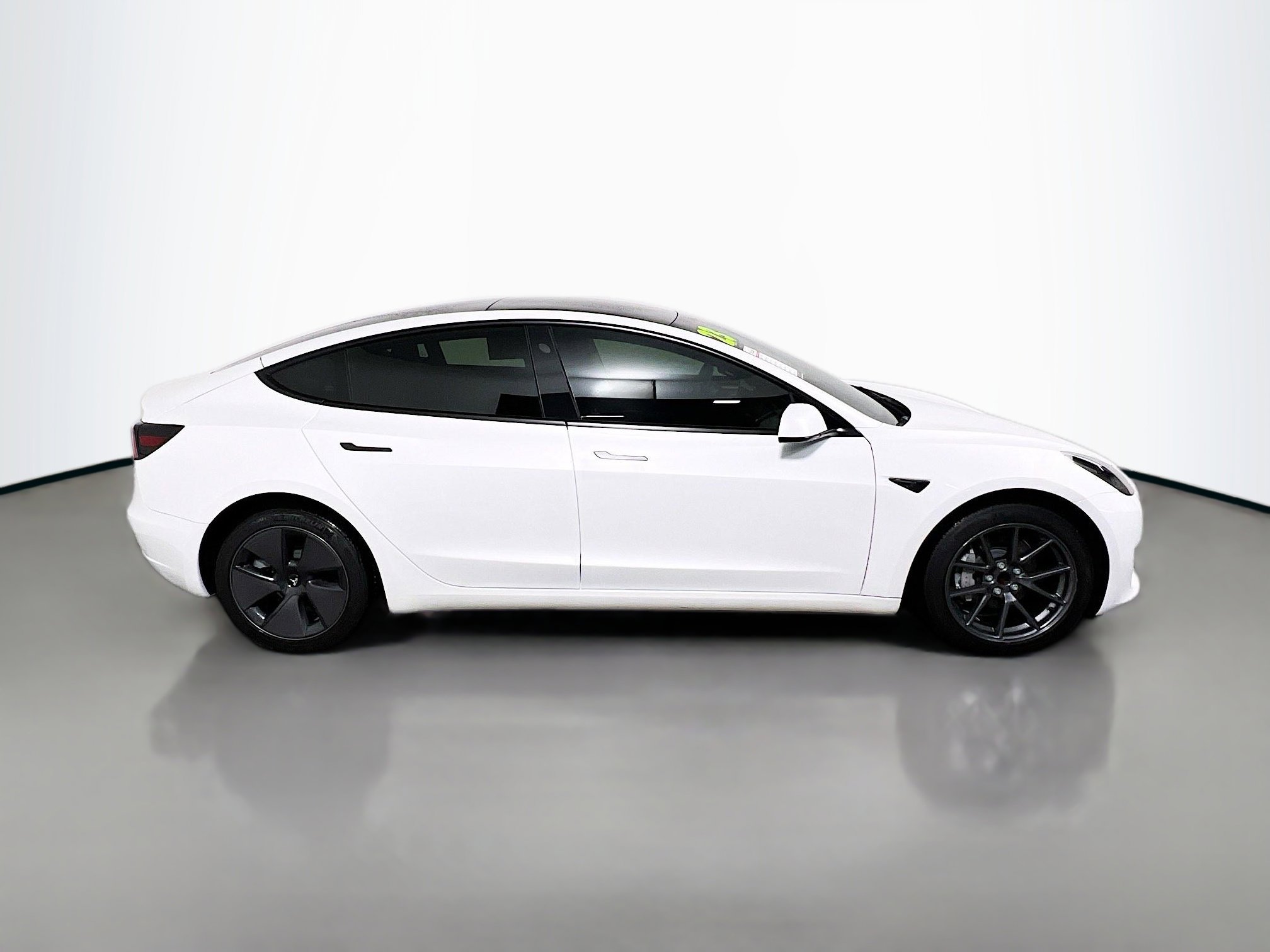 Used 2023 Tesla Model 3 Standard Range image 3