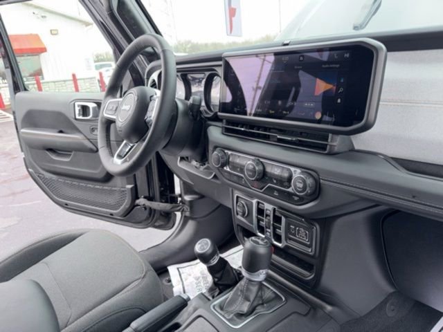 Used 2025 Jeep Wrangler Sahara 4xe image 22