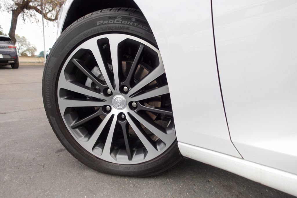 Used 2019 Buick Regal Preferred w/ Sights and Sounds Package image 10