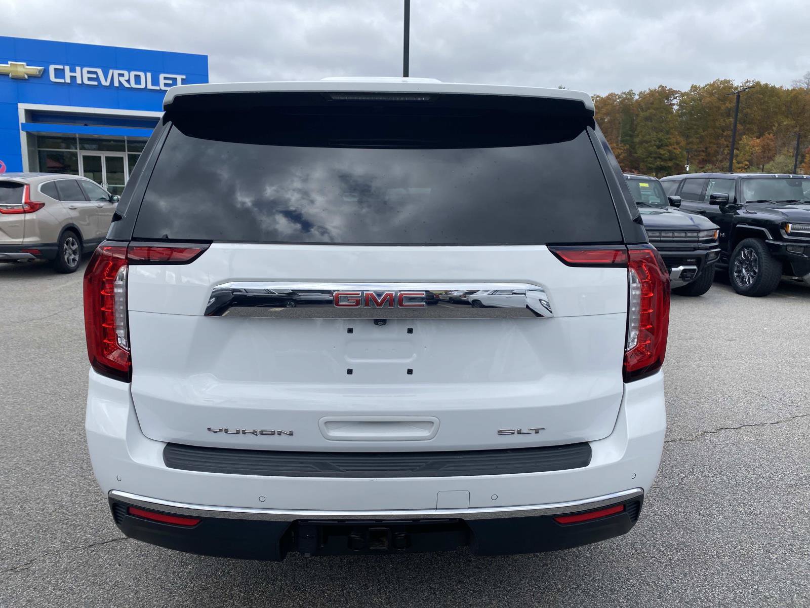 Used 2022 GMC Yukon SLT w/ SLT Premium Package AWD/4WD image 4